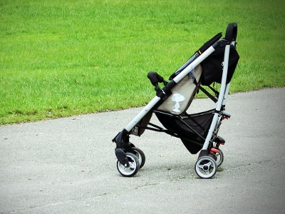 Wandern mit Kinderwagen (pixabay.com) Wandern mit Kinderwagen (pixabay.com)